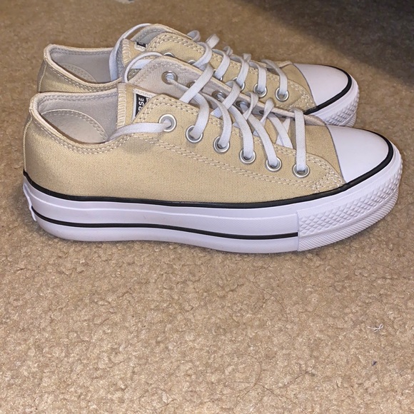 Beige Low Top Platform Converse - Picture 4 of 5